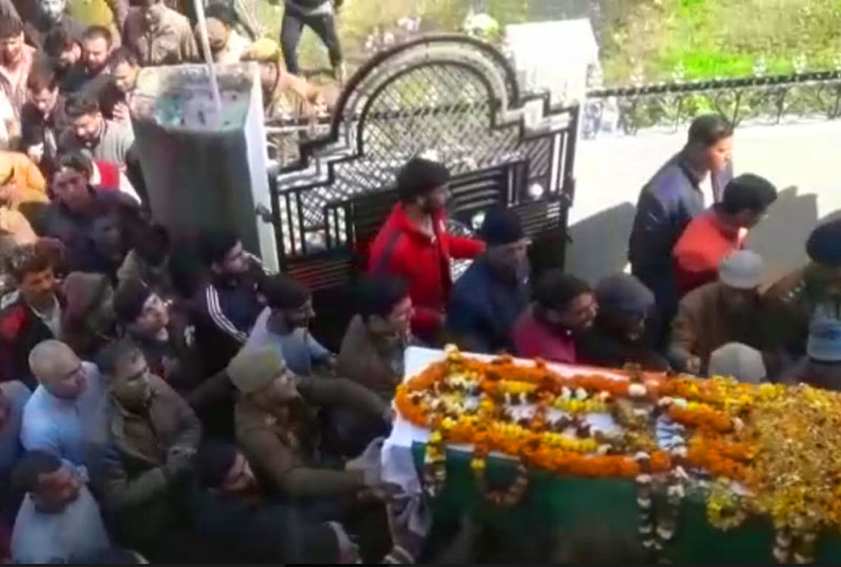 wreath laying ceremony of DSP Aman Thakur, who lost his life in encounter Tarigam, Kulgam