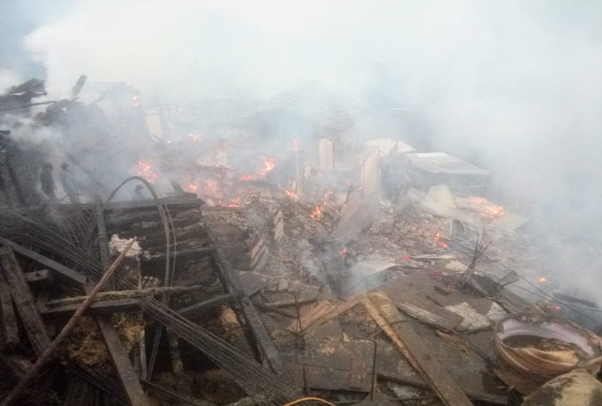 fire broke out in gindi village of kullu himachal