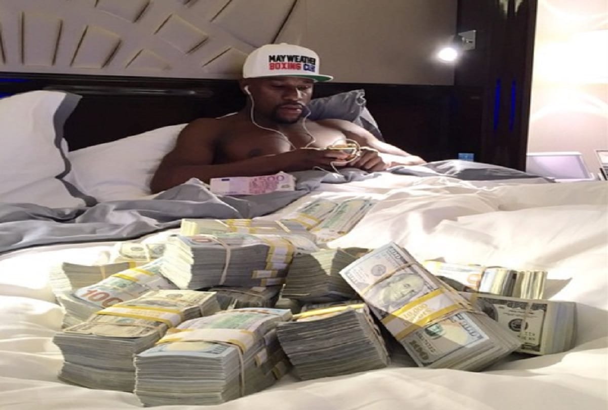 Floyd Mayweather luxurious life Banks Delivered Cash to His House In Trucks