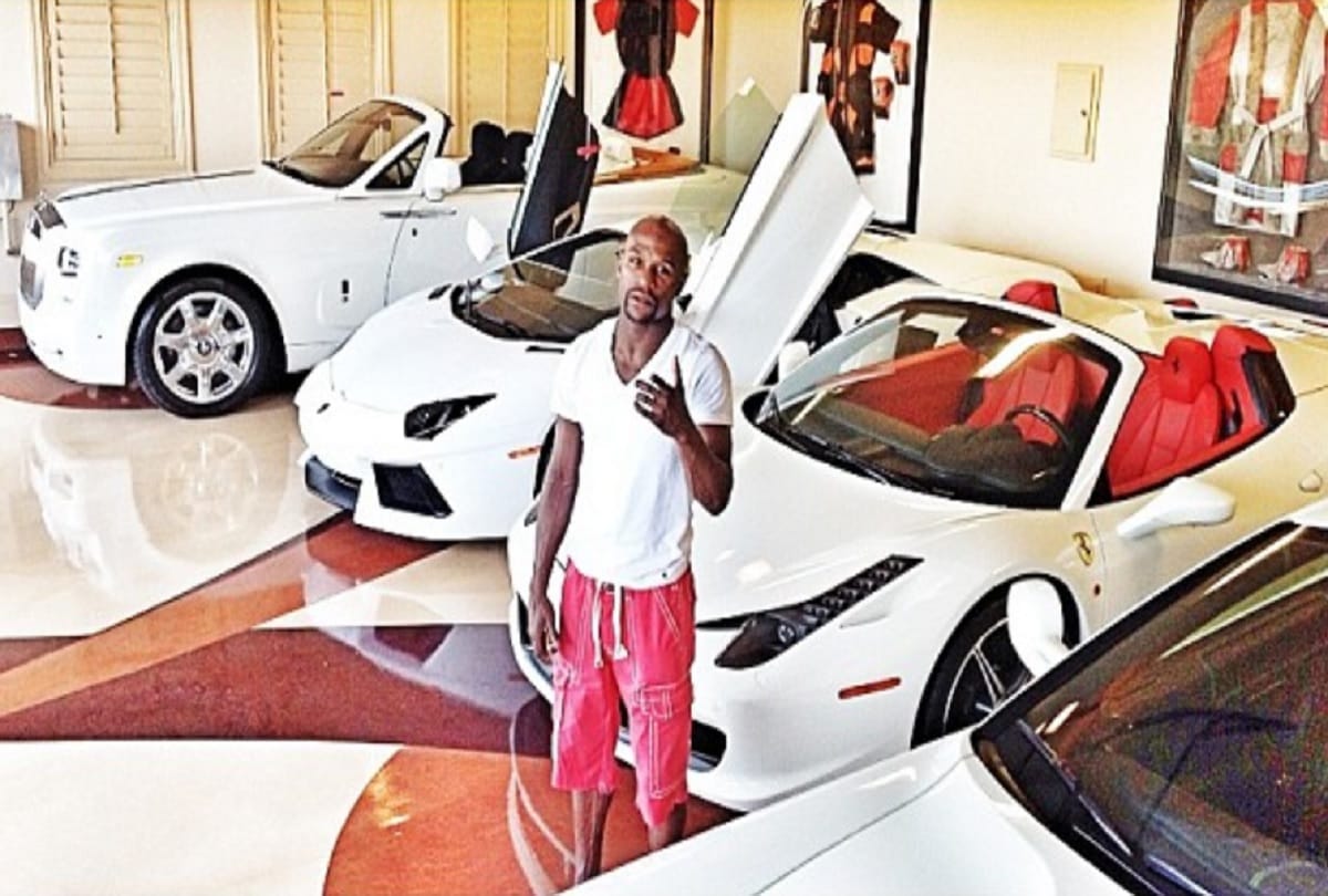 Floyd Mayweather luxurious life Banks Delivered Cash to His House In Trucks