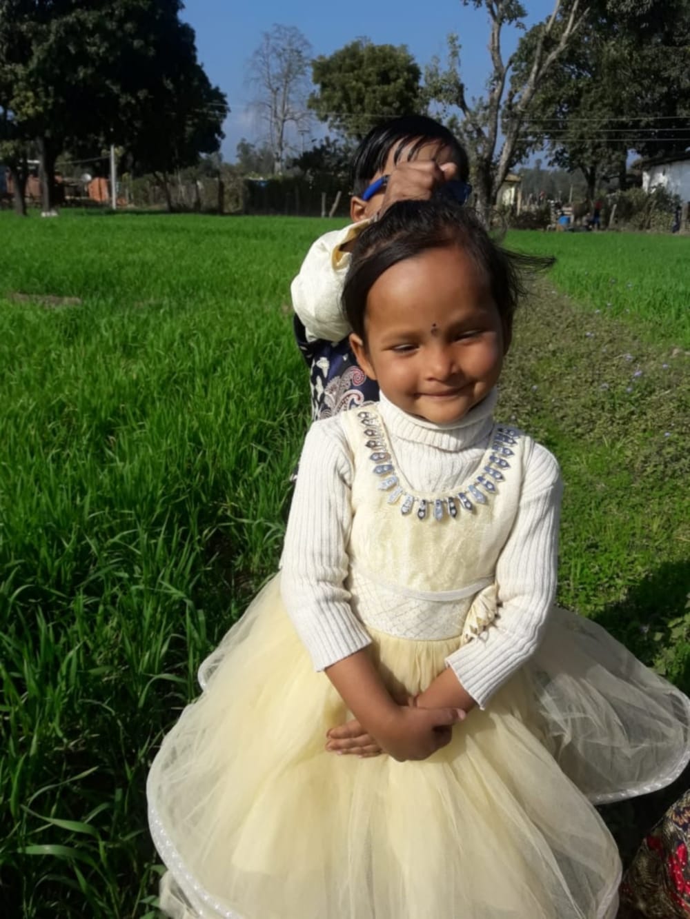 girl died due to eat medicine thrown on road