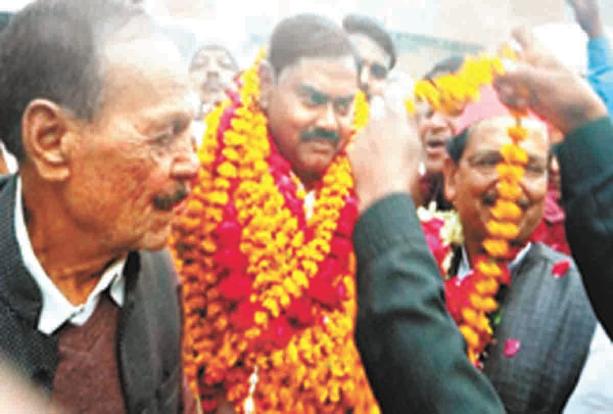 Indrajeet meets supporters in Bhavari