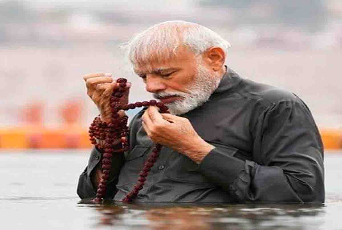 Modi used to wear Rudraksh's garland orbiting Triveni, took 11 drops