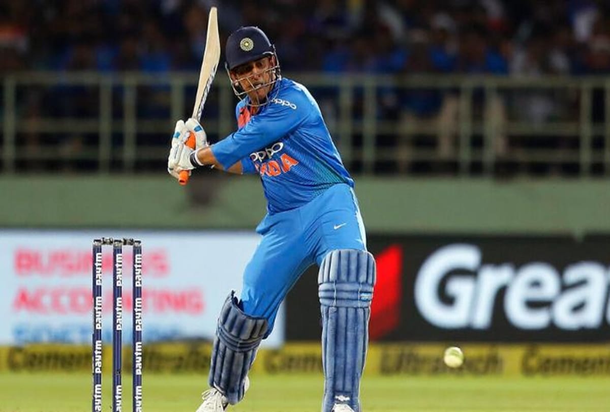 MS Dhoni Gets Trolled For His Slow Knock at Vizag in The 1st T20I