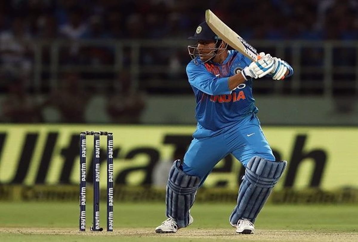MS Dhoni Gets Trolled For His Slow Knock at Vizag in The 1st T20I