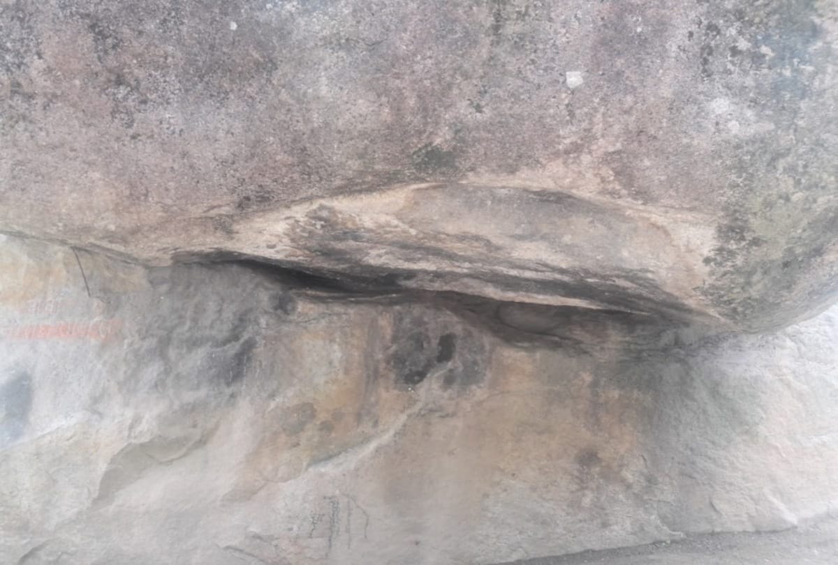 This huge rock can shakes with one finger in mandi himachal