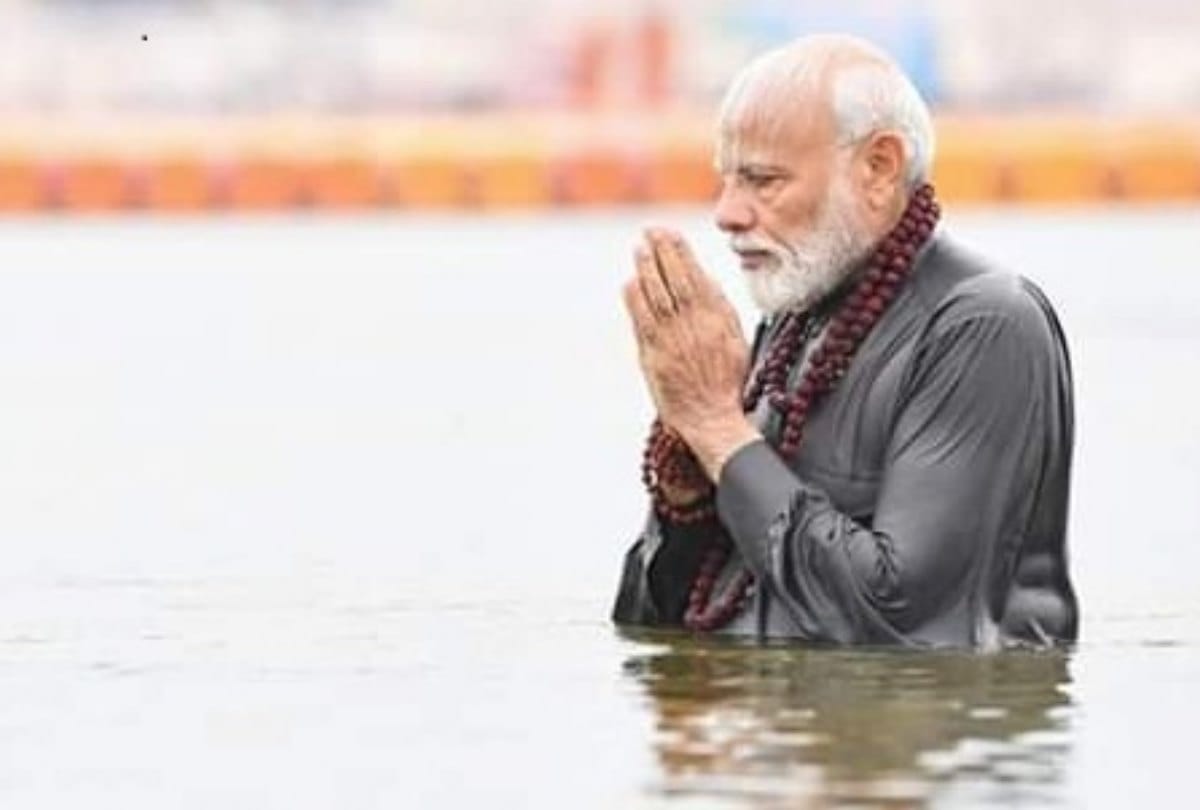 pm modi congratulates up people government for successful kumbh donate 21 lakh to sanitation fund
