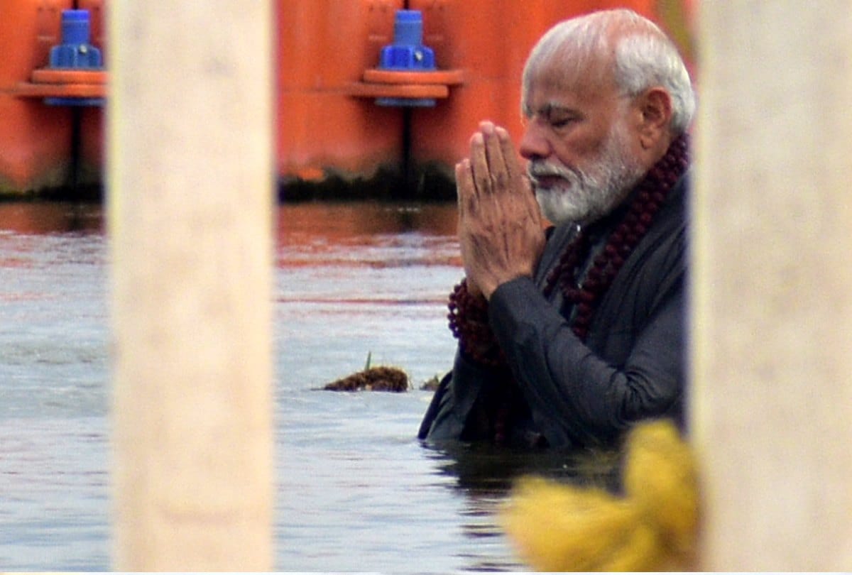 PM Modi historical visit in kumbh prayagraj see pictures