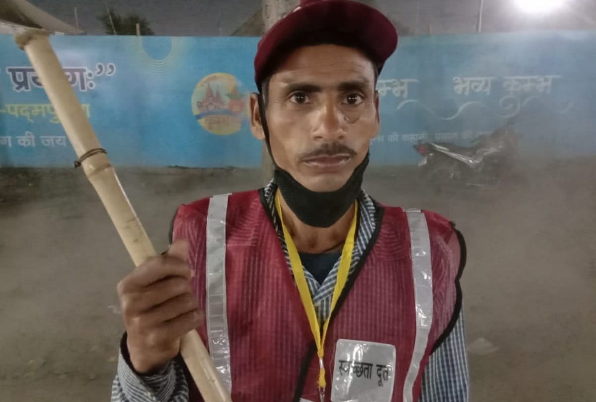 Kumbh 2019: Sanitation workers very emotional After honoured by PM Modi see pictures