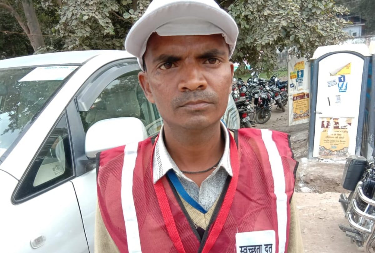 Kumbh 2019: Sanitation workers very emotional After honoured by PM Modi see pictures