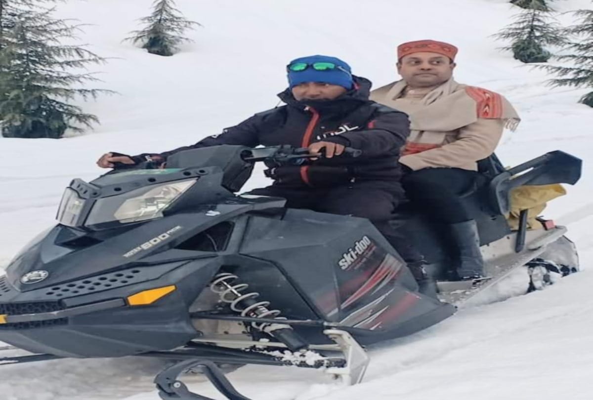 Sambit Patra took snow scooter ride in manali himachal