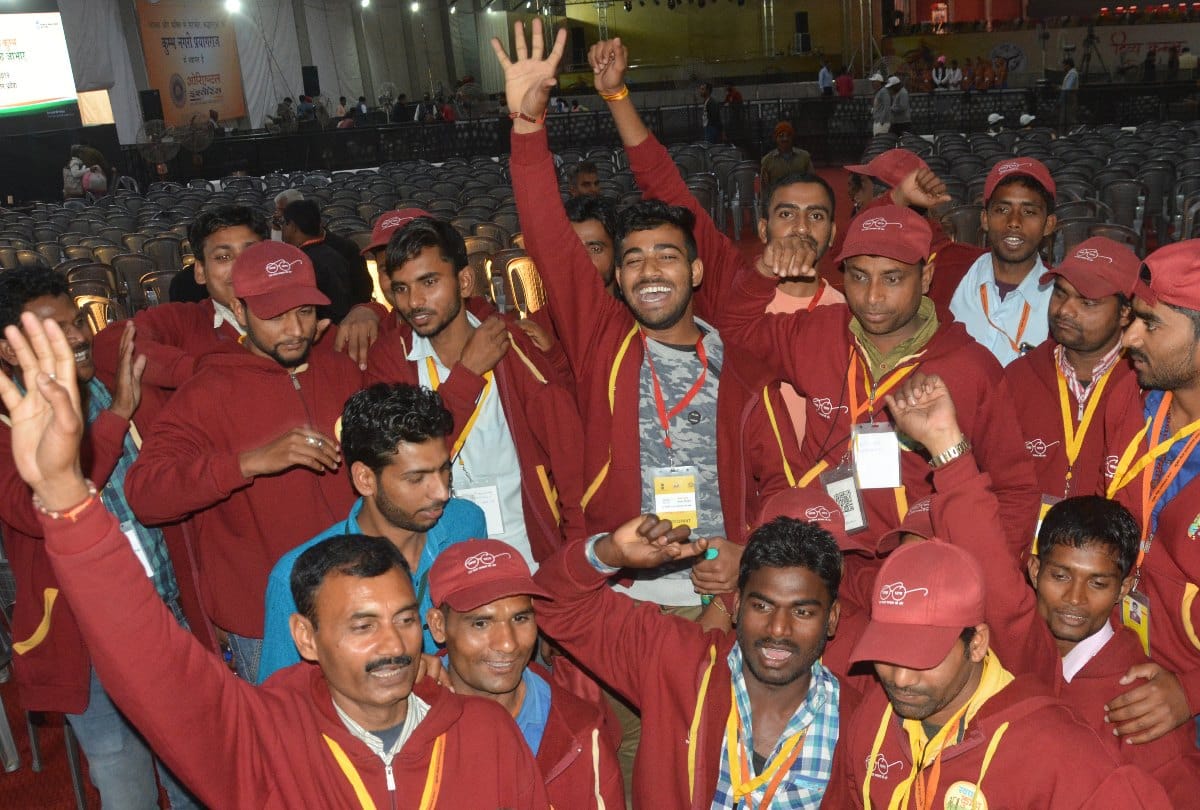 Kumbh 2019: PM Modi washes feet of sanitation workers know about them in pictures