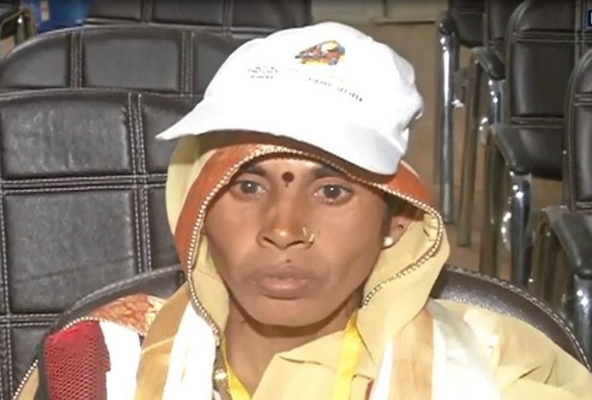 Kumbh 2019: PM Modi washes feet of sanitation workers know about them in pictures