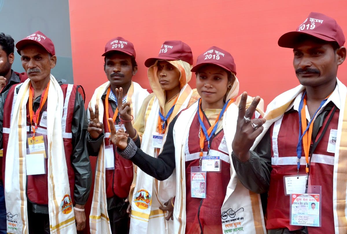 Kumbh 2019: Sanitation workers very emotional After honoured by PM Modi see pictures