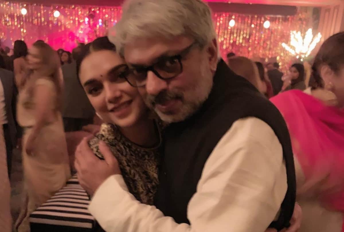 deepika padukone share throwback picture on sanjay leela bhansali birthday