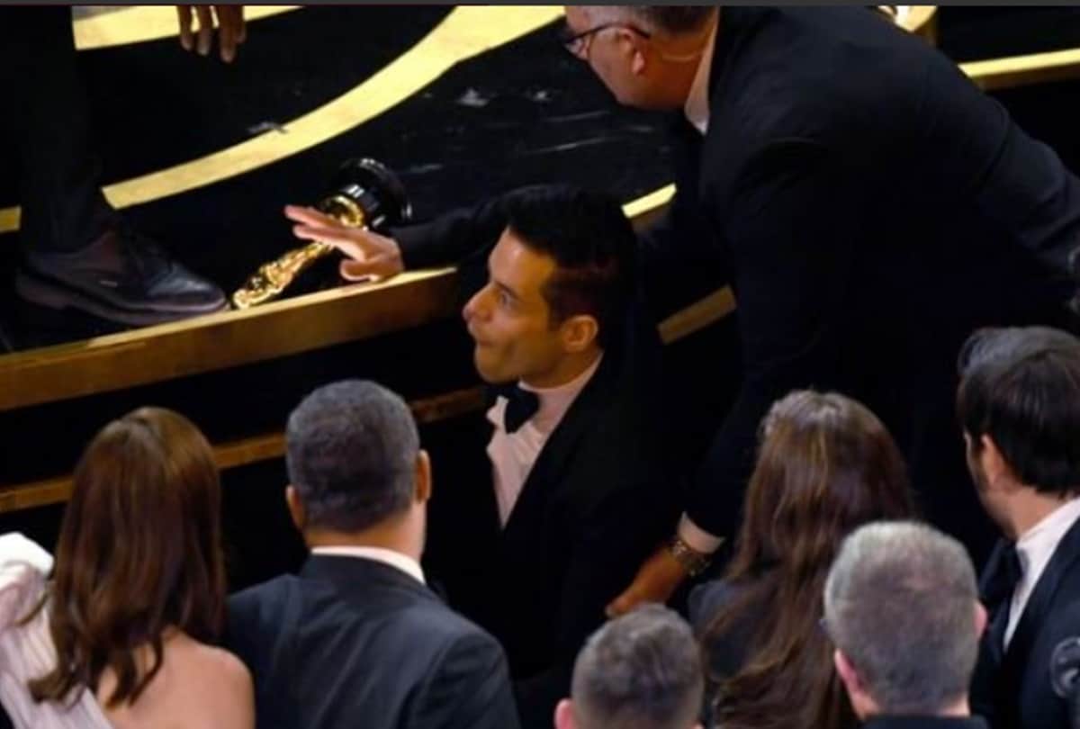 oscars 2019 Best actor Rami Malek falls down to stage