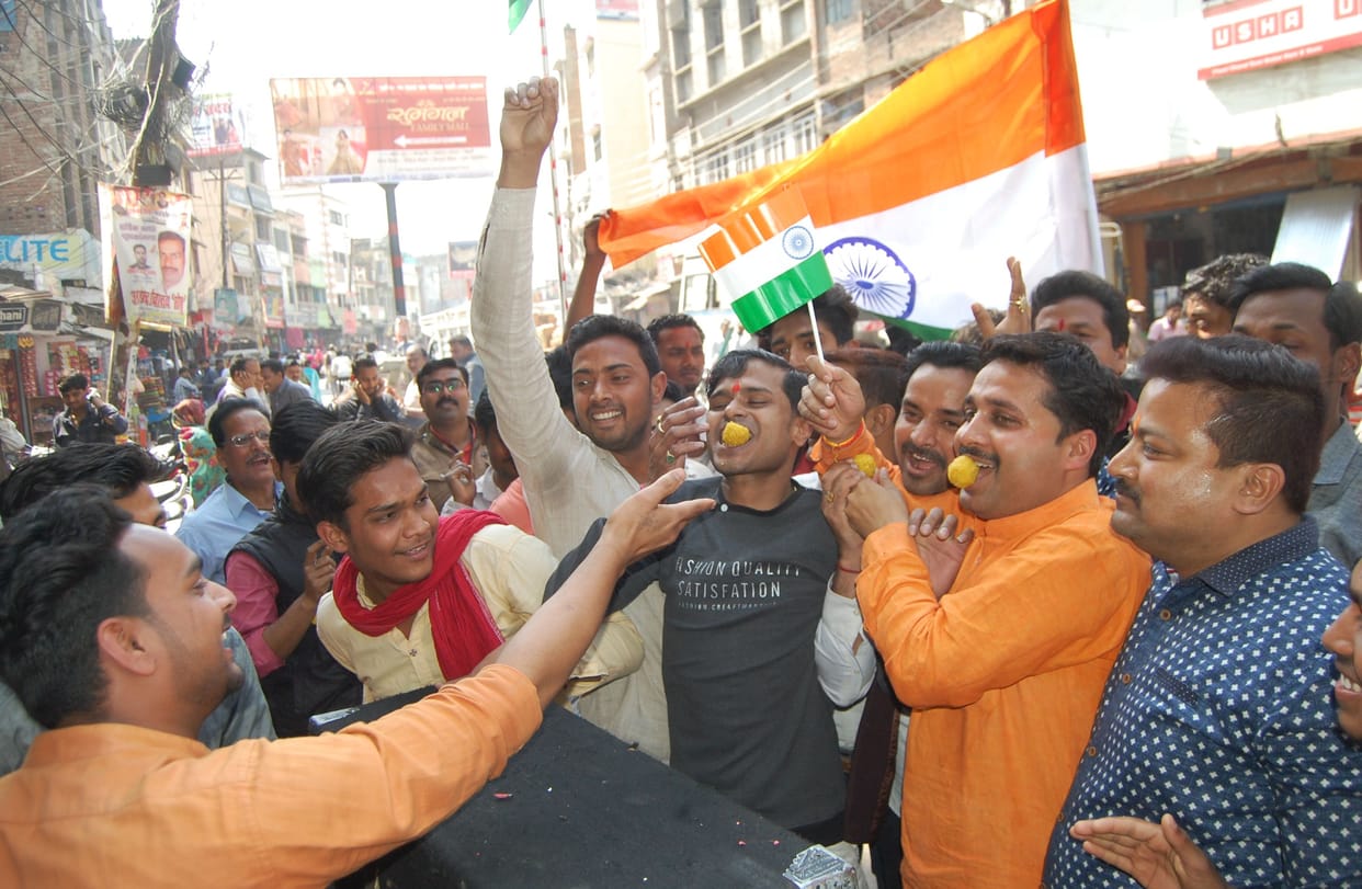 ‘56 इंच का सीना है, सिर उठाकर जीना है’