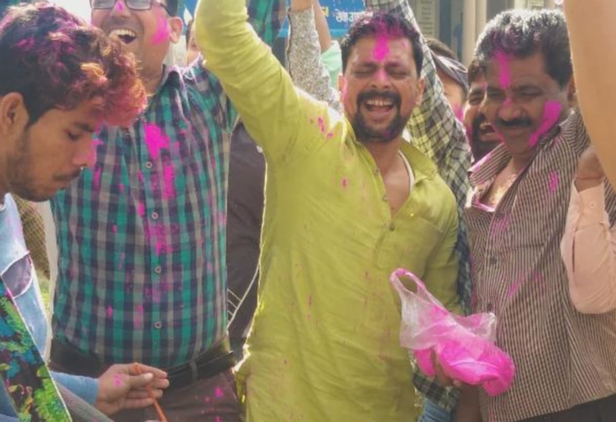 after air strike in pok country india celebrate in different style some dance some offer laddoo
