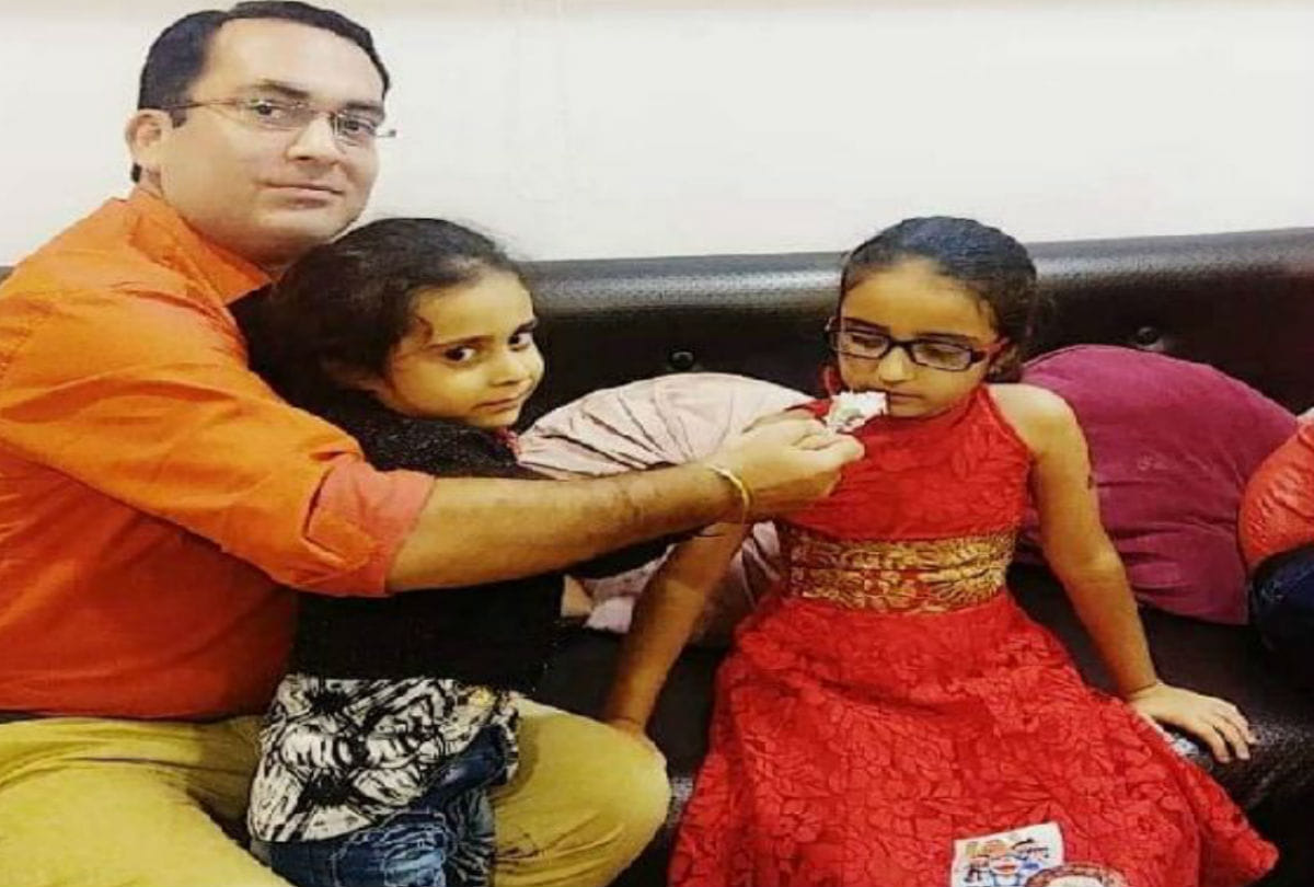 last rites of mother and daughters with toys in agra