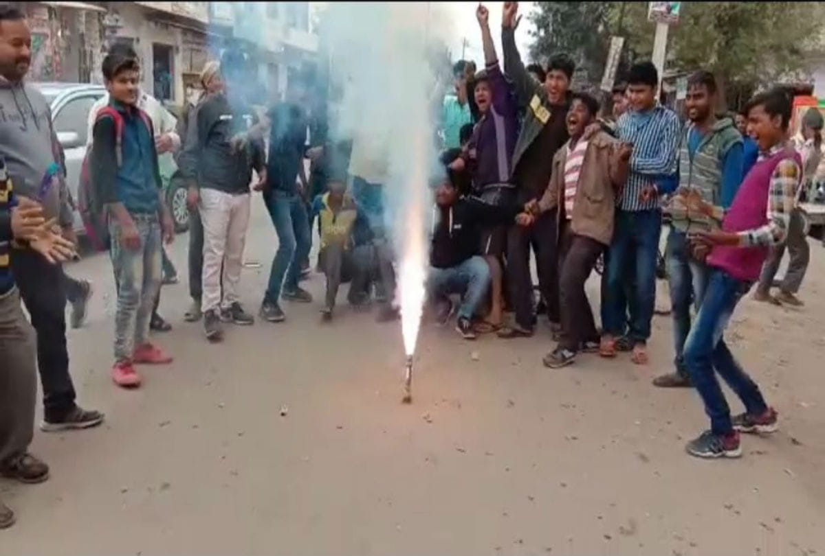 celebration in agra after Indian Air Forc surgical strike in pakistan