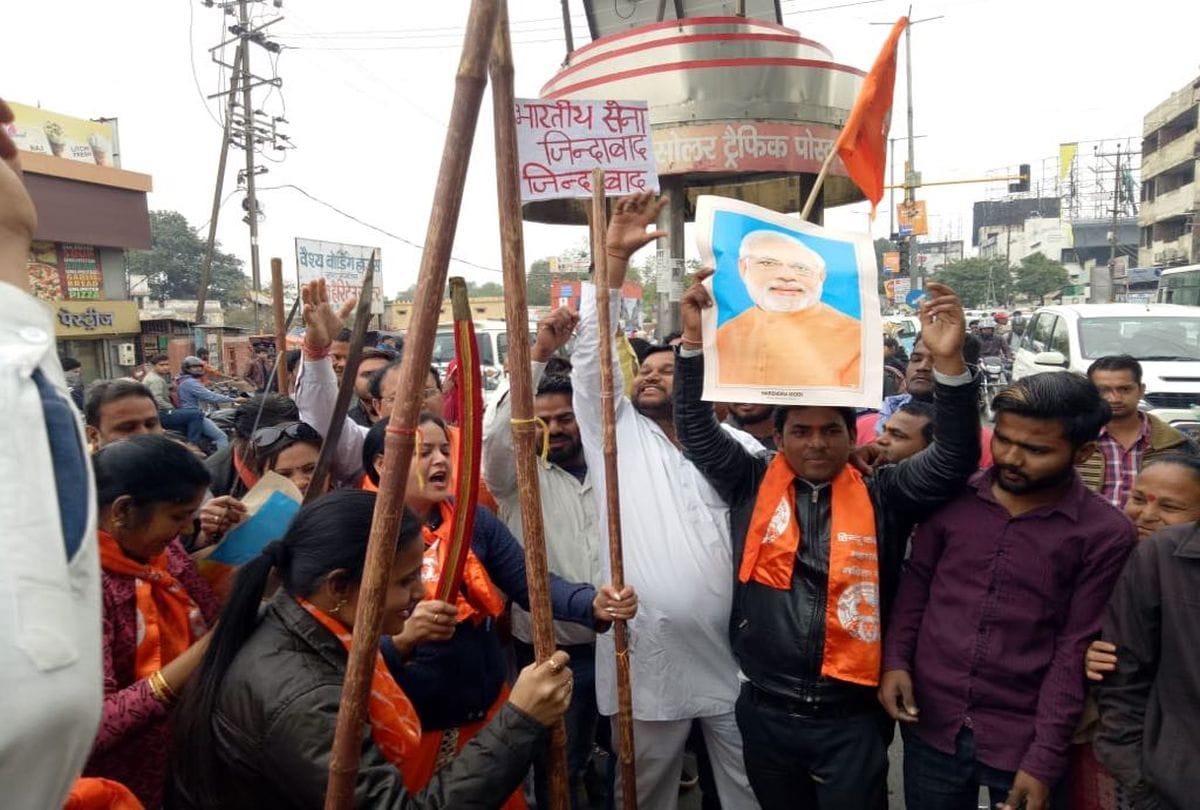 celebration in agra after Indian Air Forc surgical strike in pakistan