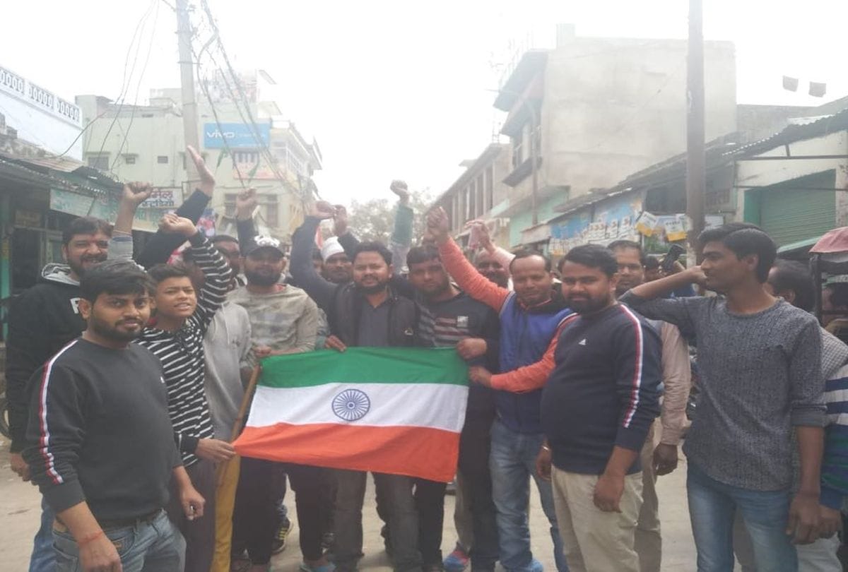 celebration in agra after Indian Air Forc surgical strike in pakistan