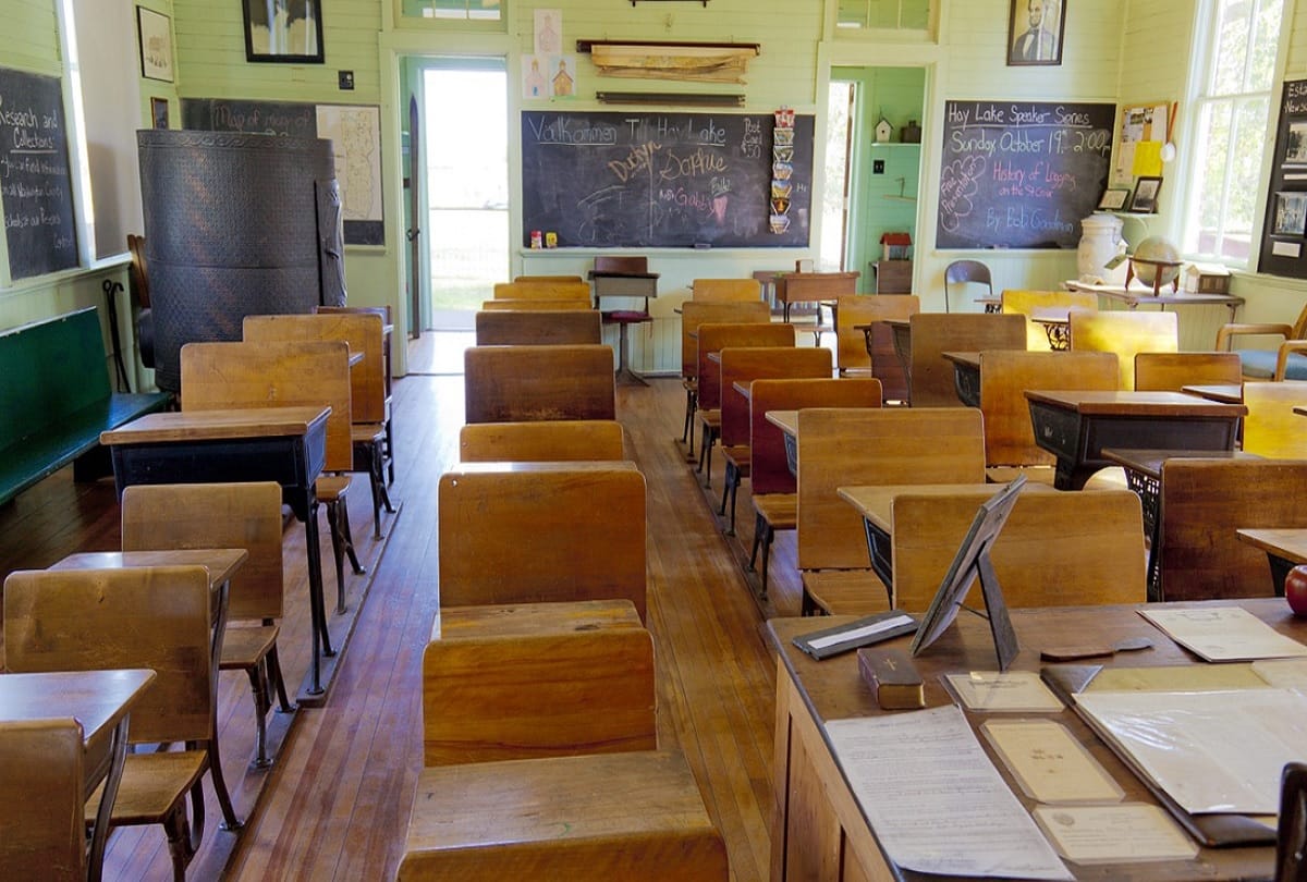 Wyoming district Laramie opens again one student school