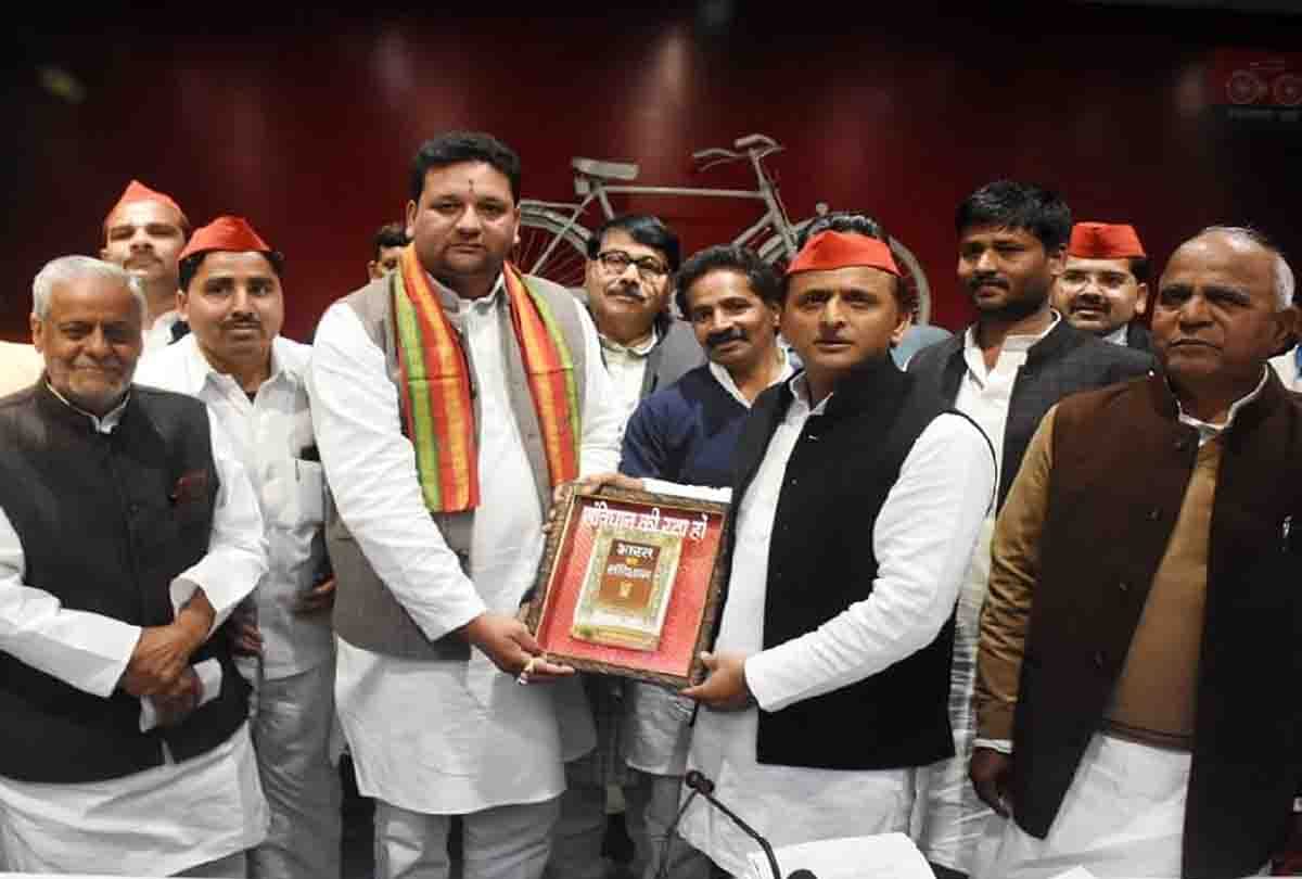 Akhilesh yadav has increased the Congress' problems