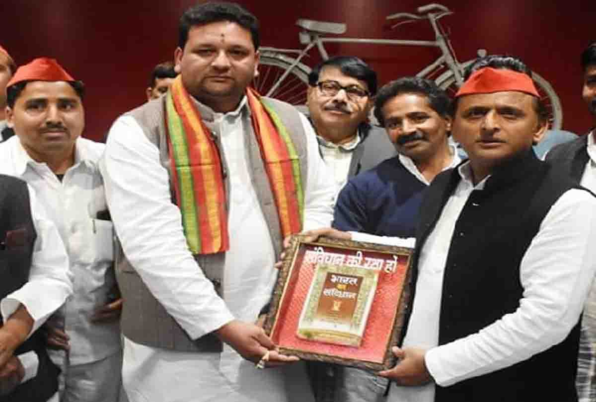 Akhilesh yadav has increased the Congress' problems