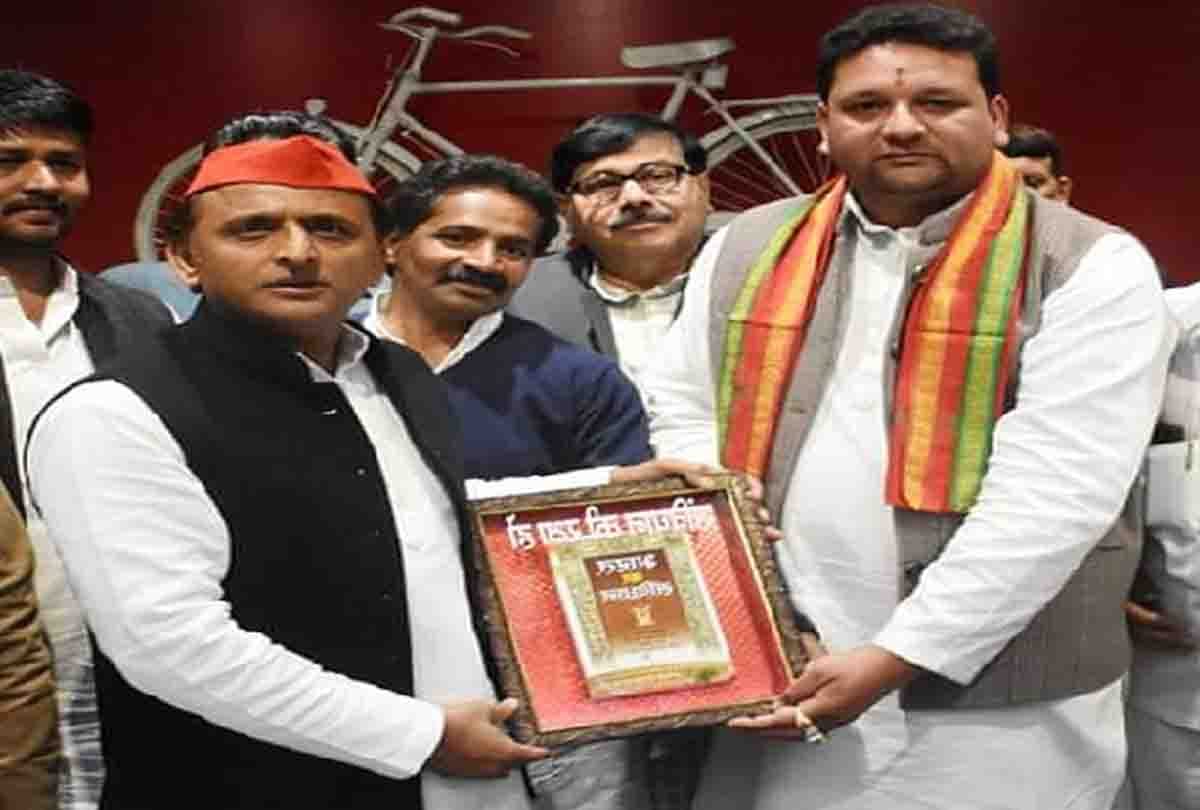 Akhilesh yadav has increased the Congress' problems