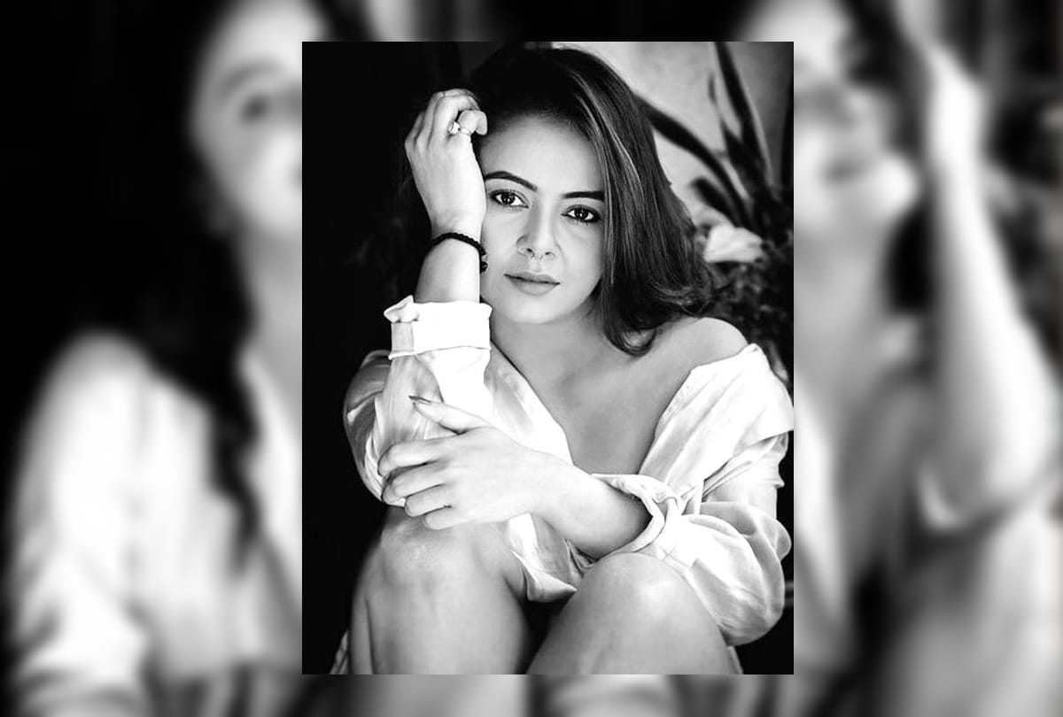Devoleena Bhattacharjee reply to pakistani actress mahira khan for criticized iaf action