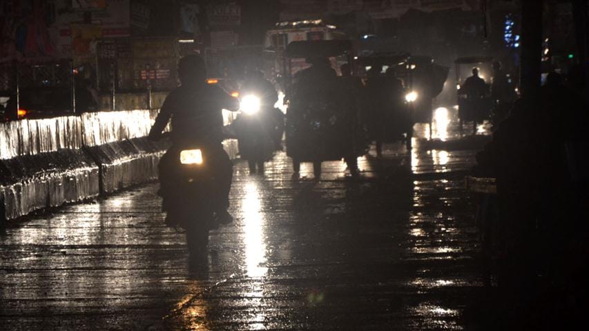 Falling wet with rain, increased cold