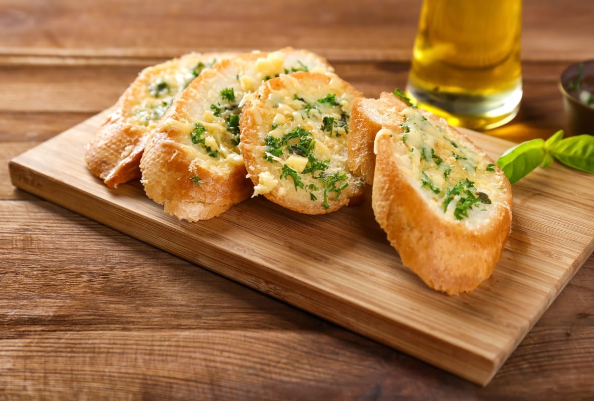make cheese burst garlic bread at home with this recipe