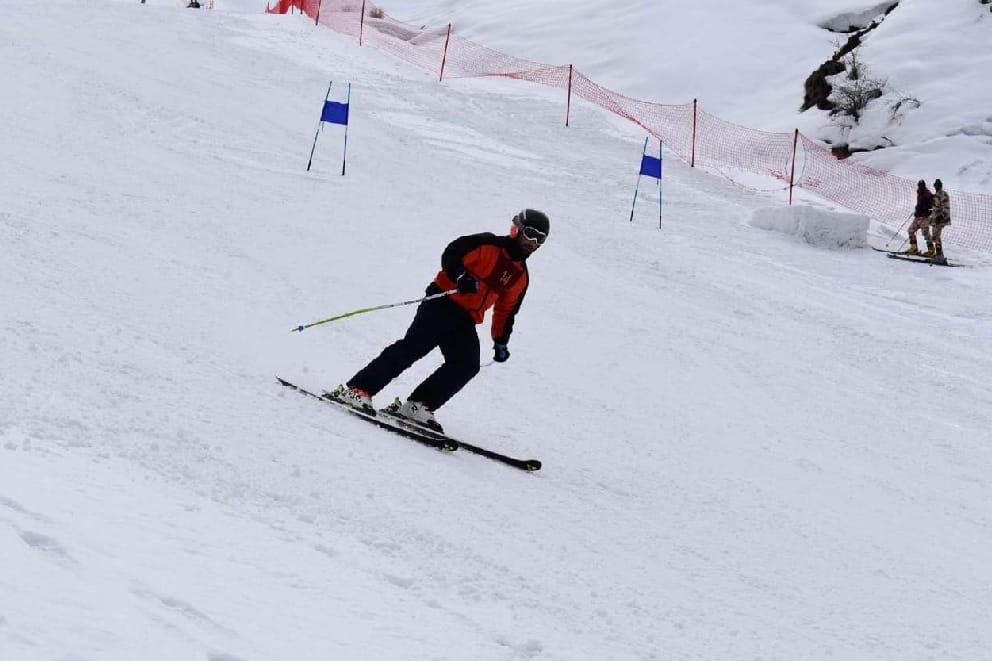 National skiing championship games start in auli 