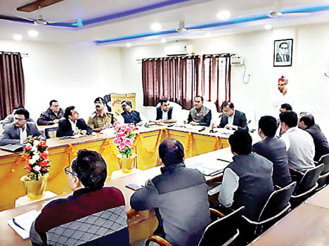 DM gives notice to 10 officials