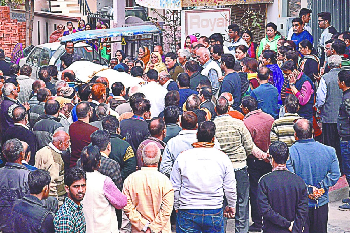 Murder after robbery: Police investigating all three mobile numbers after mohit murder in Meerut