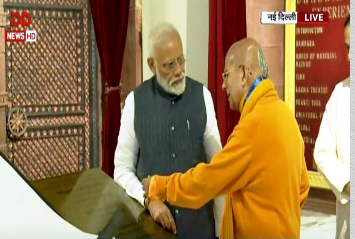 pm modi rides metro to reach iskon temple to inaugurate worlds largest shrimad bhagwat geeta