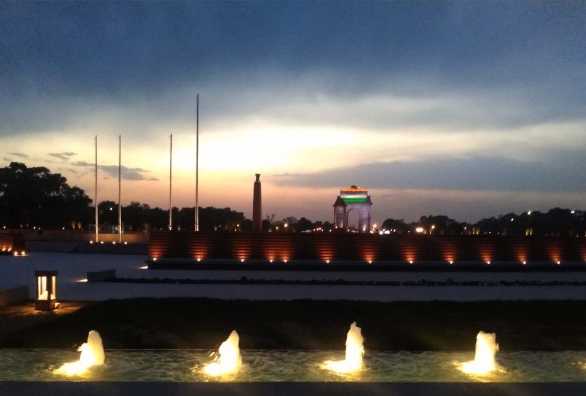 tribute to martyrs of pulwama attack in National War Memorial in delhi