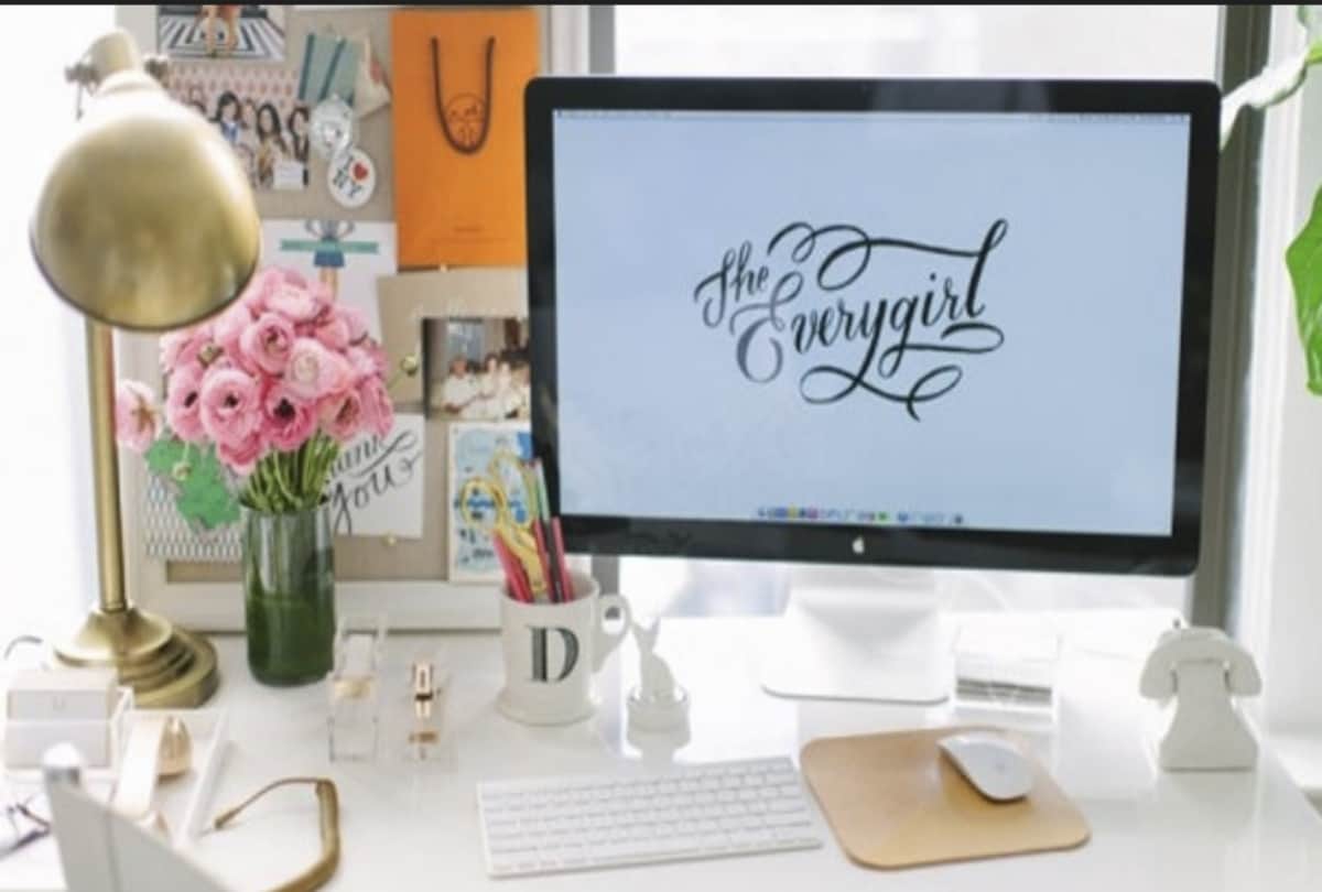 know these idea to decorate your office desk
