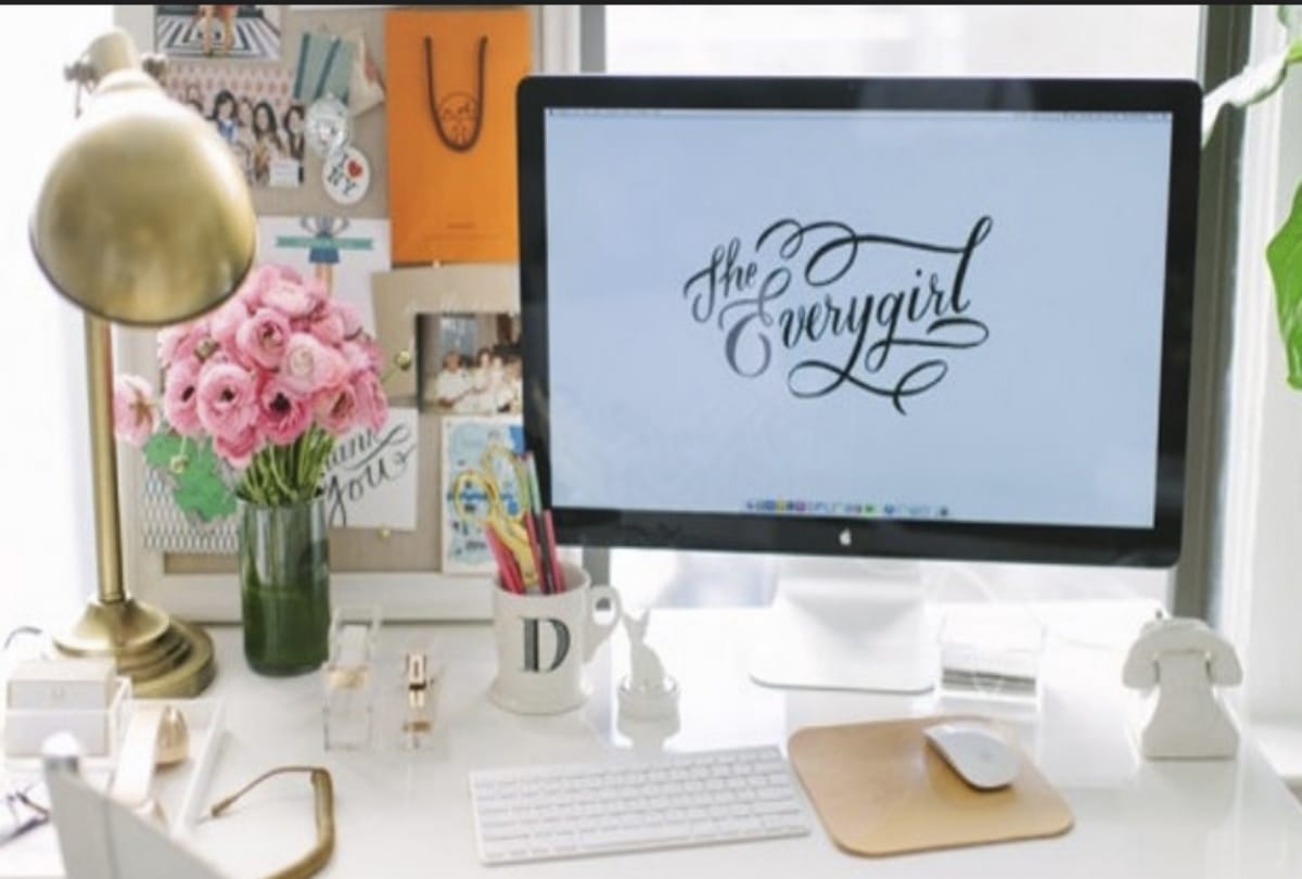 know these idea to decorate your office desk