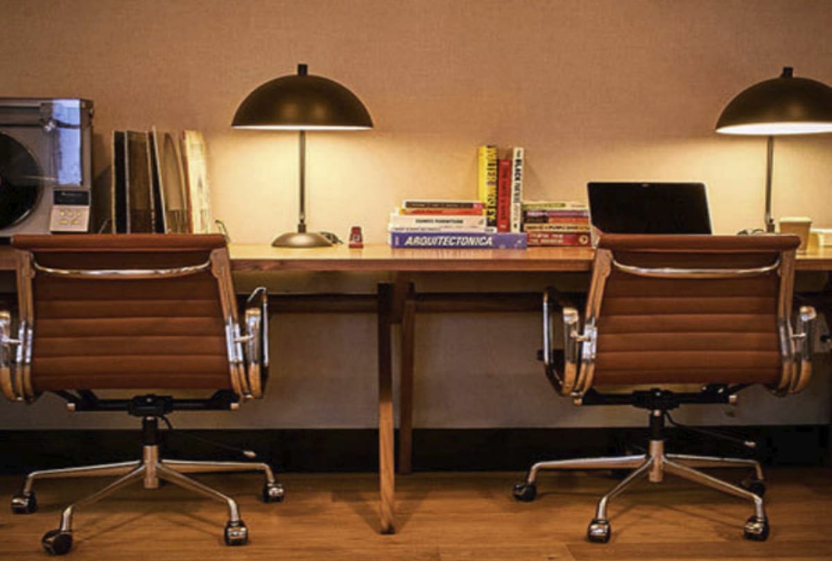 know these idea to decorate your office desk