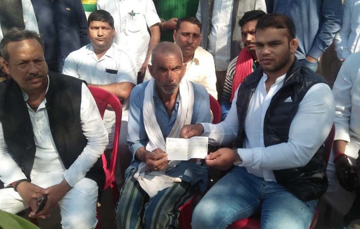 International wrestler narsingh meet martyred family