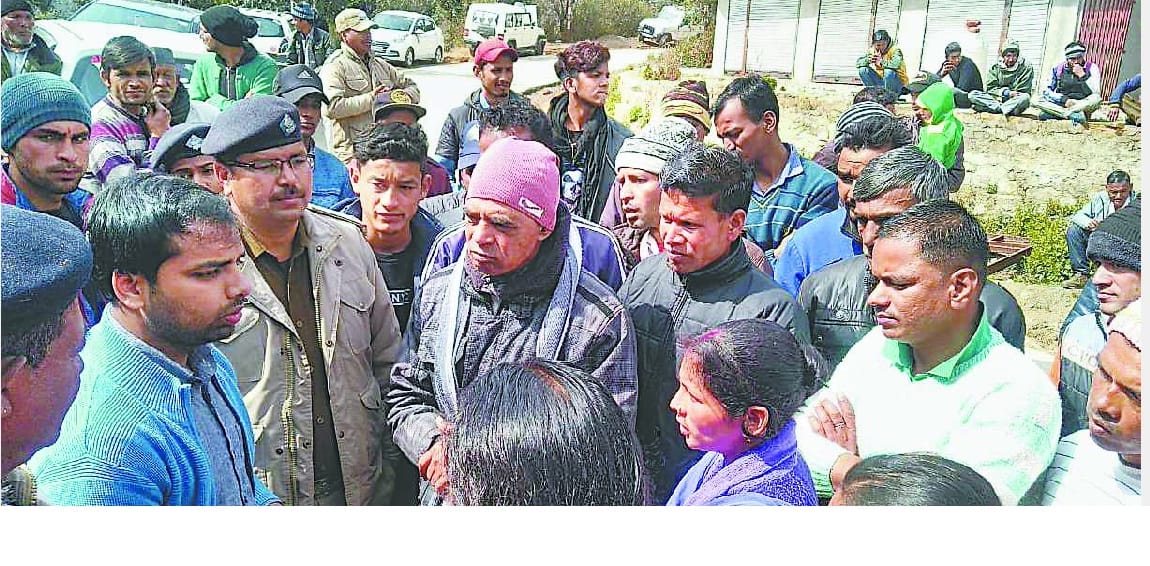 Signer jam imposed by villagers in Kande Karauli