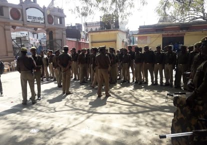 Student boycott class in UP college varanasi