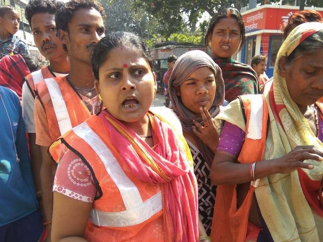 Sanitary worker protest for salary at varanasi ghat