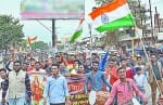 पाकिस्तान में आतंकी ठिकानों पर भारत की कार्रवाई पर जश्न मनाते नागरिक।