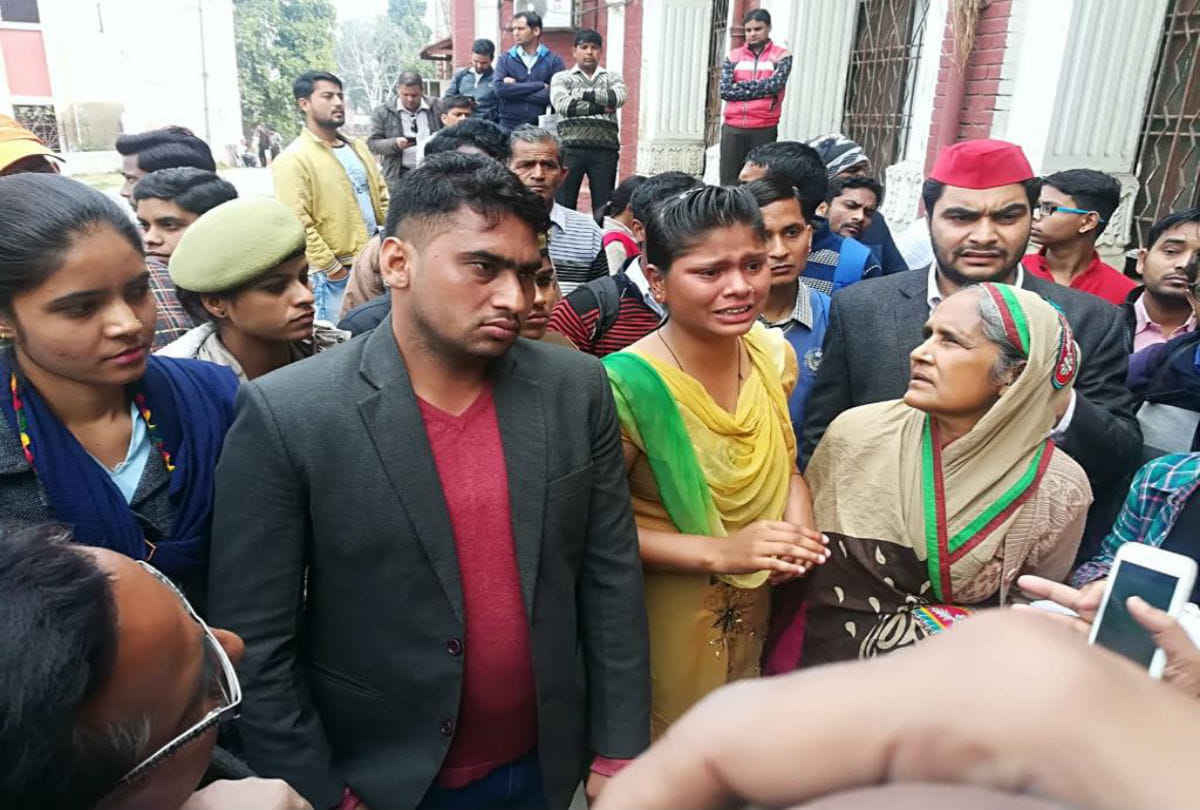 BA girl tried to suicide in dr bhim rao ambedkar university agra