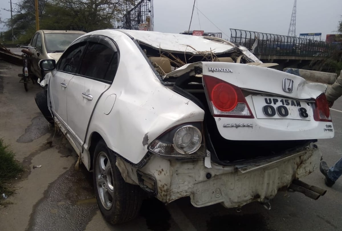 fast speed car falling canal before killed a man in ghaziabad
