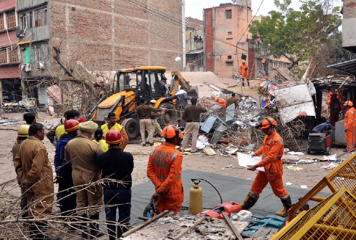 four storey building collapse in delhi karol bagh