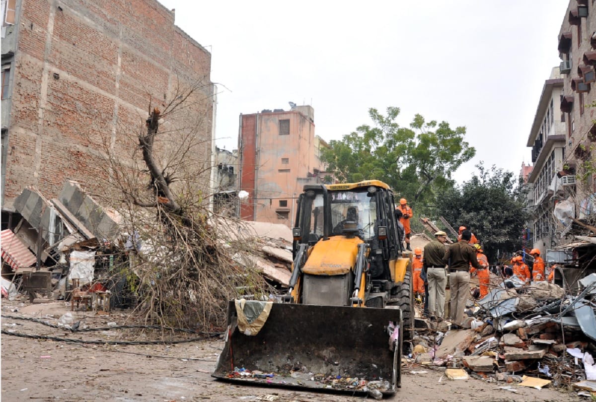 four storey building collapse in delhi karol bagh